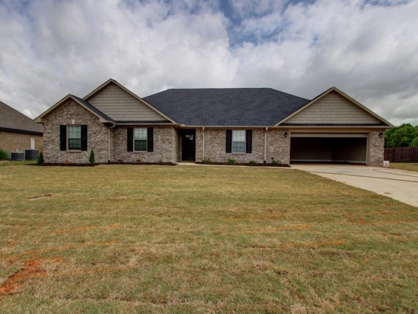 22947 Pin Oak